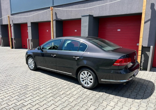 Volkswagen Passat cena 39900 przebieg: 99979, rok produkcji 2011 z Wrocław małe 407